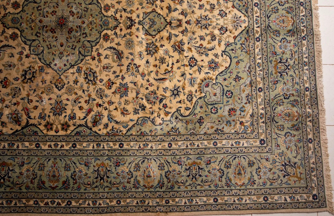 Finely Hand knotted Persian 40Raj pistachio Kashan Rug 335x250