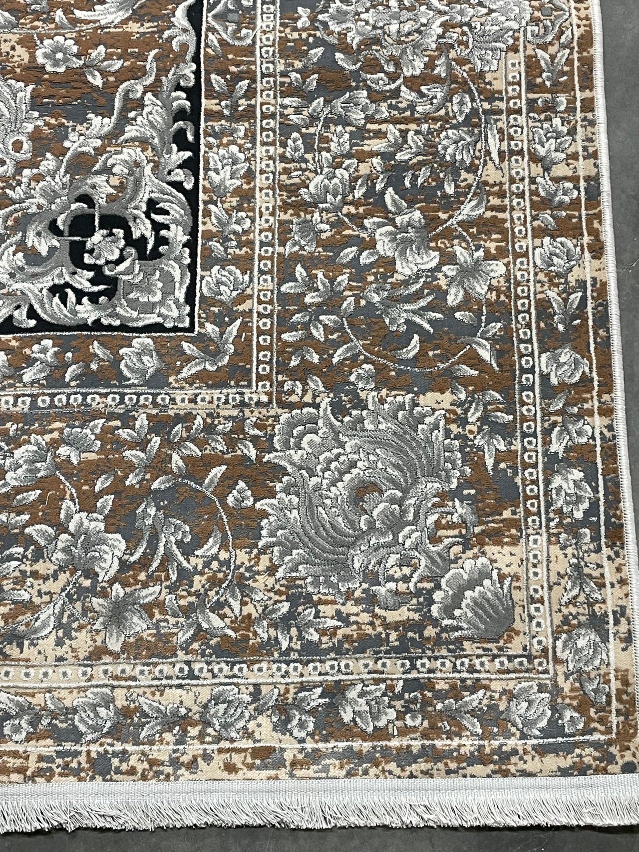 Luxury Vintage Medallion Rug – Bronze & Ivory Traditional Floral Design