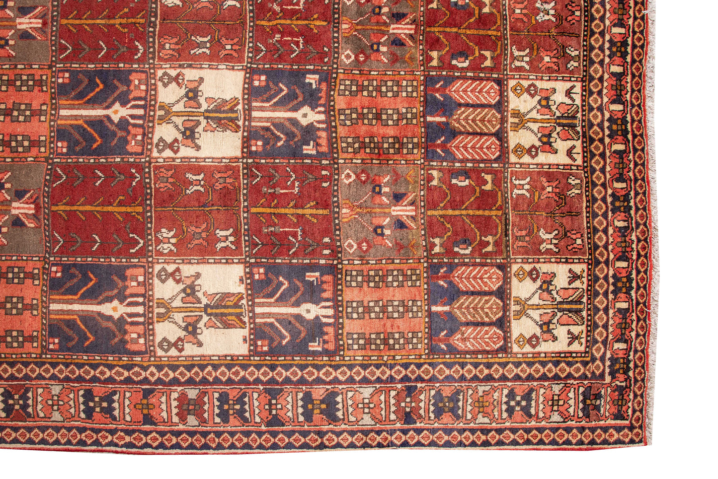 Persian hand knotted bakhtiyari