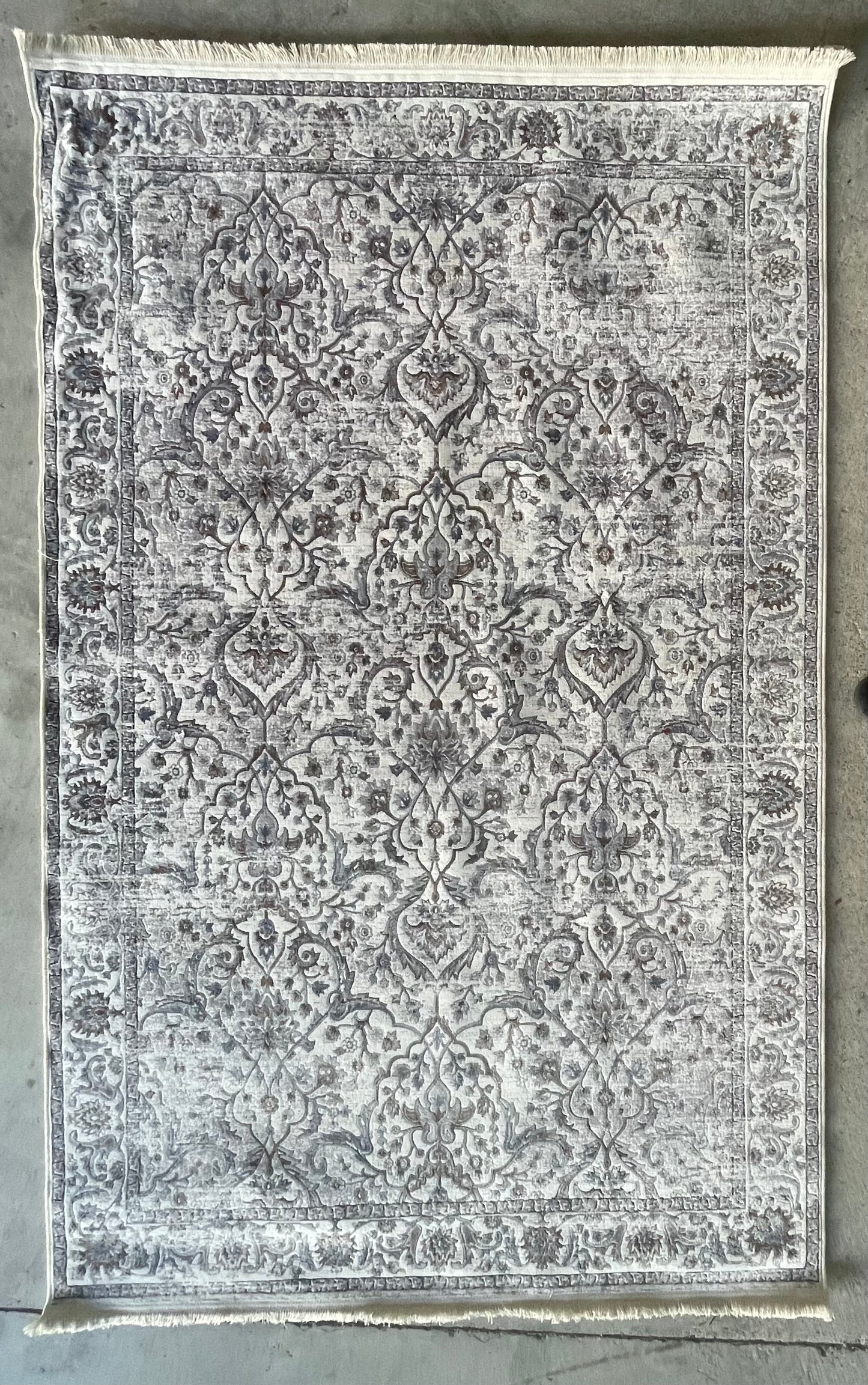 Luxury Vintage Style Distressed Rug – Ivory, Grey & Taupe Traditional Floral Design