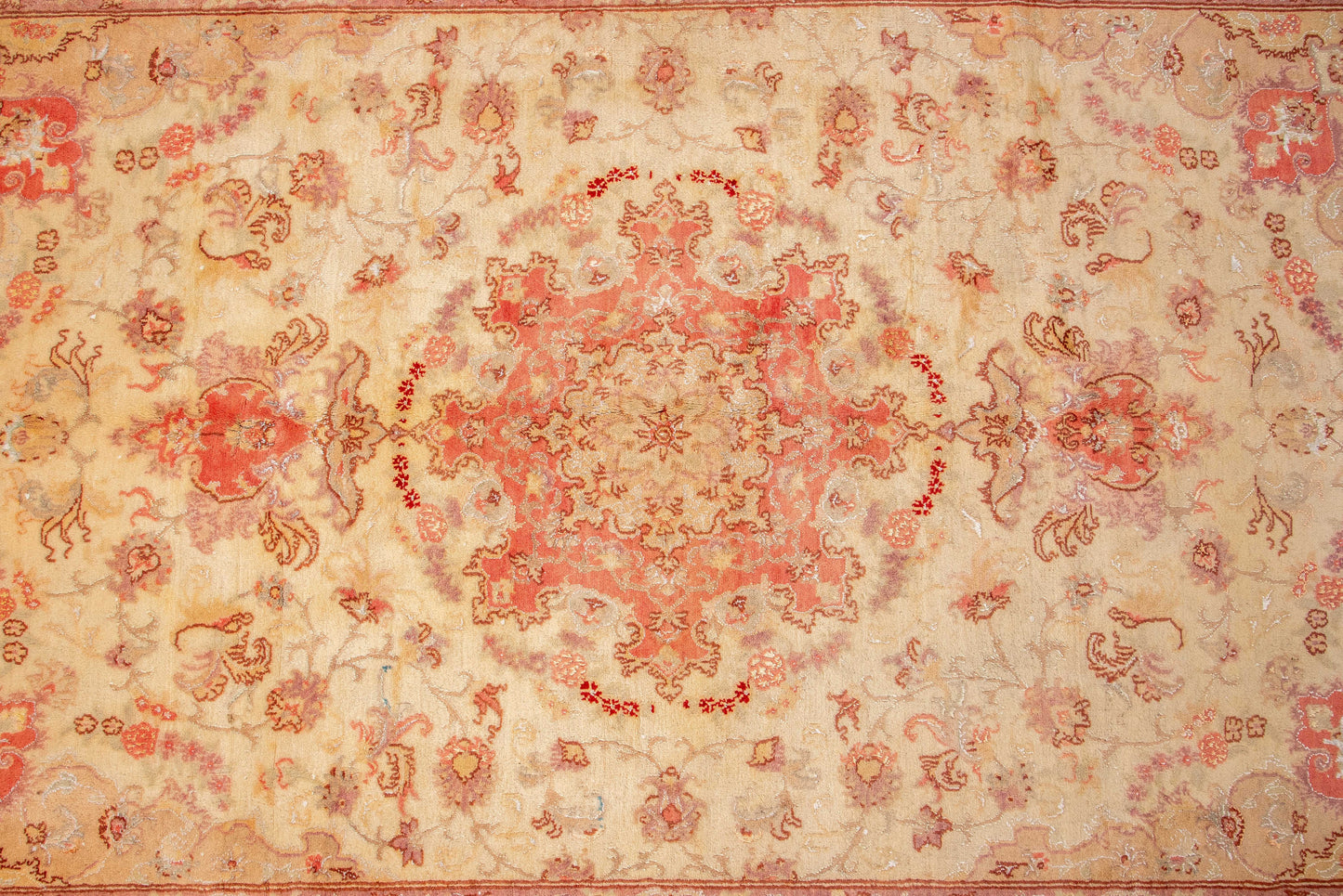 Hand knotted persian Tabriz