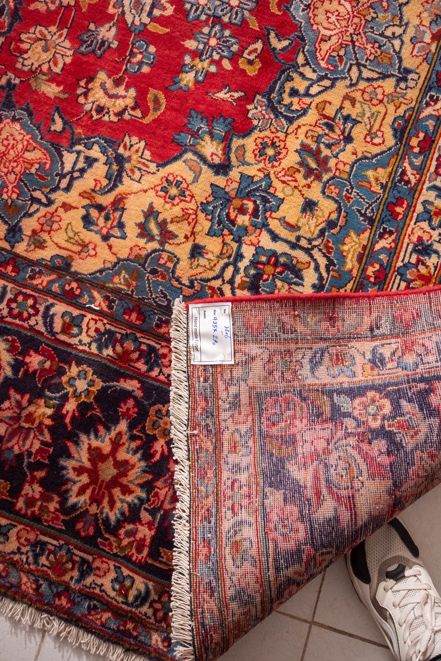 Finely Hand knotted Persian Isfahan Rug