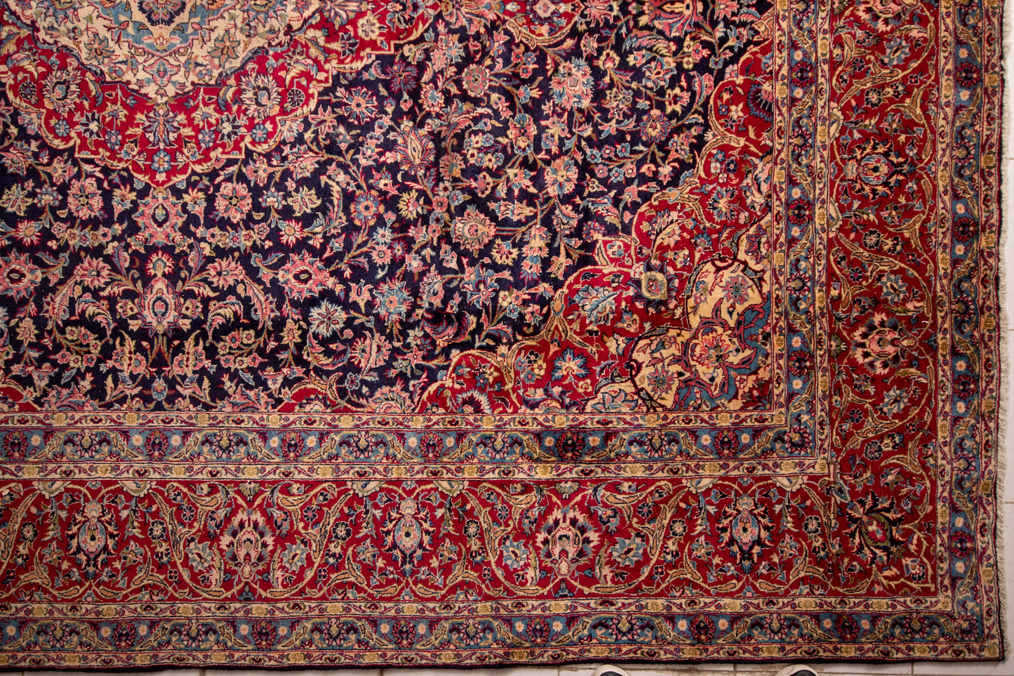 Finely Hand knotted Persian Markazi Rug